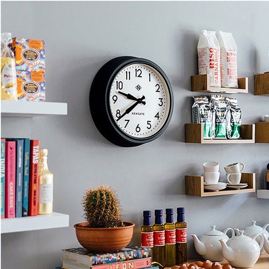 The Electric Wandklok zwart 37cm