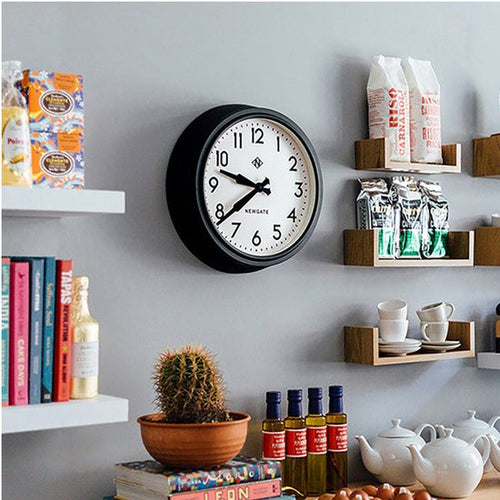 The Electric Wandklok zwart 37cm