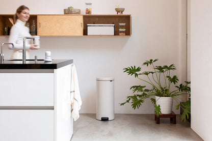 Brabantia NewIcon Prullenbak 30 liter Soft Beige